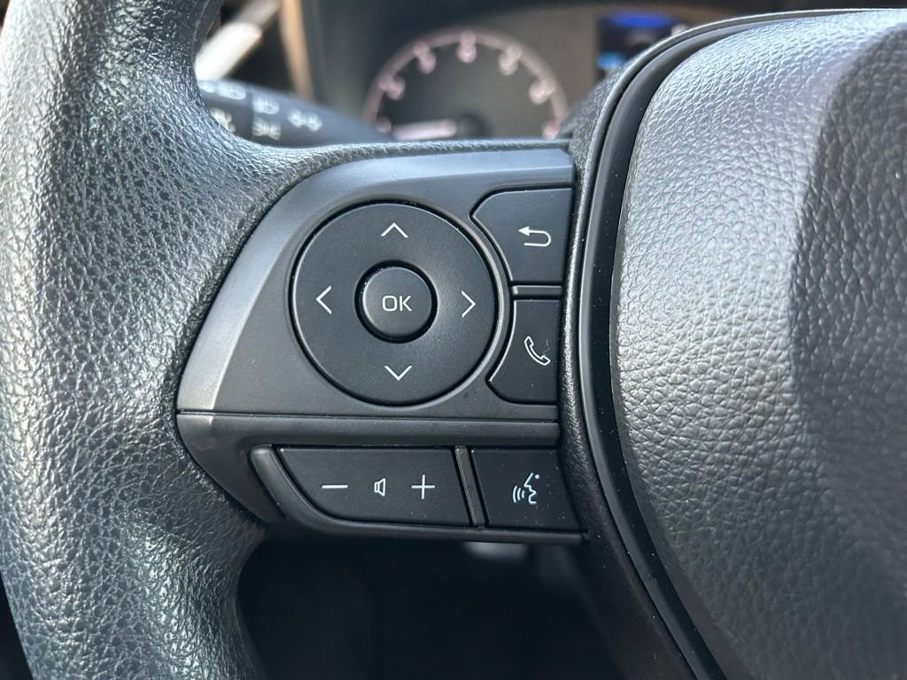 Used 2025 Toyota Corolla LE image 19