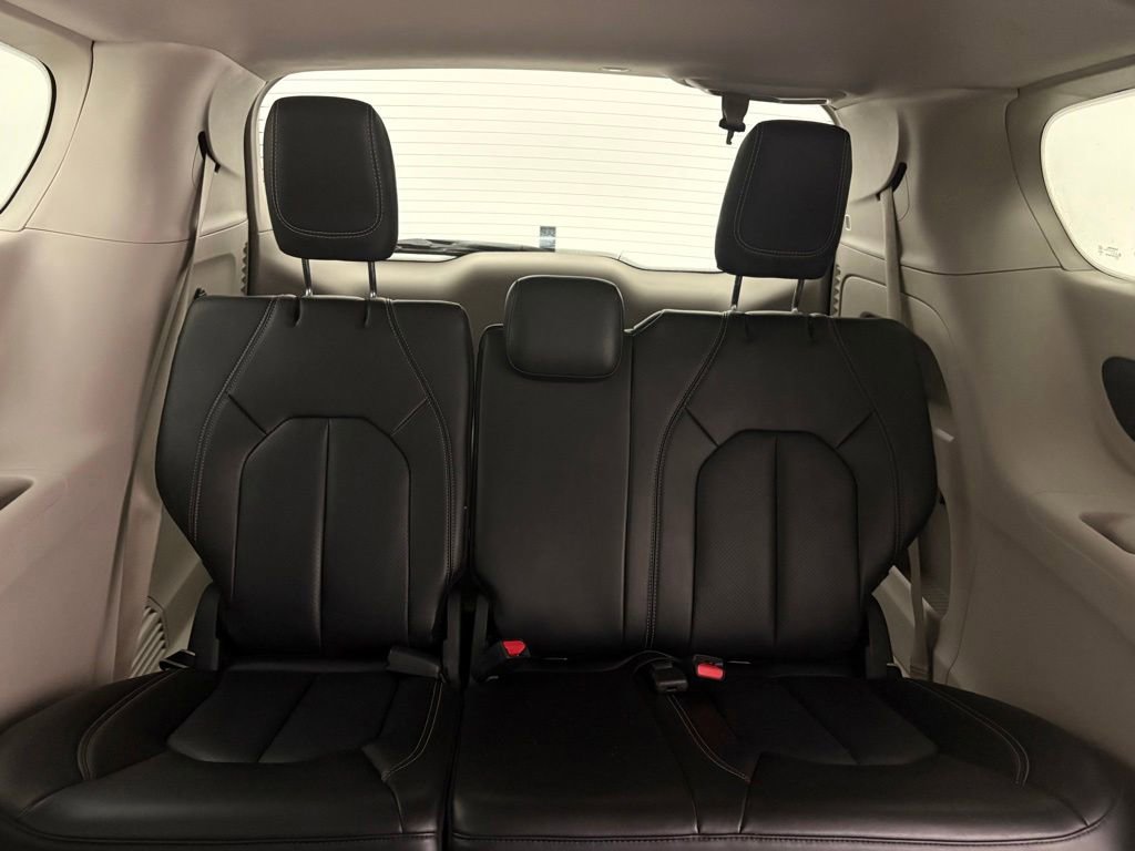 Used 2023 Chrysler Pacifica Touring-L FWD image 35