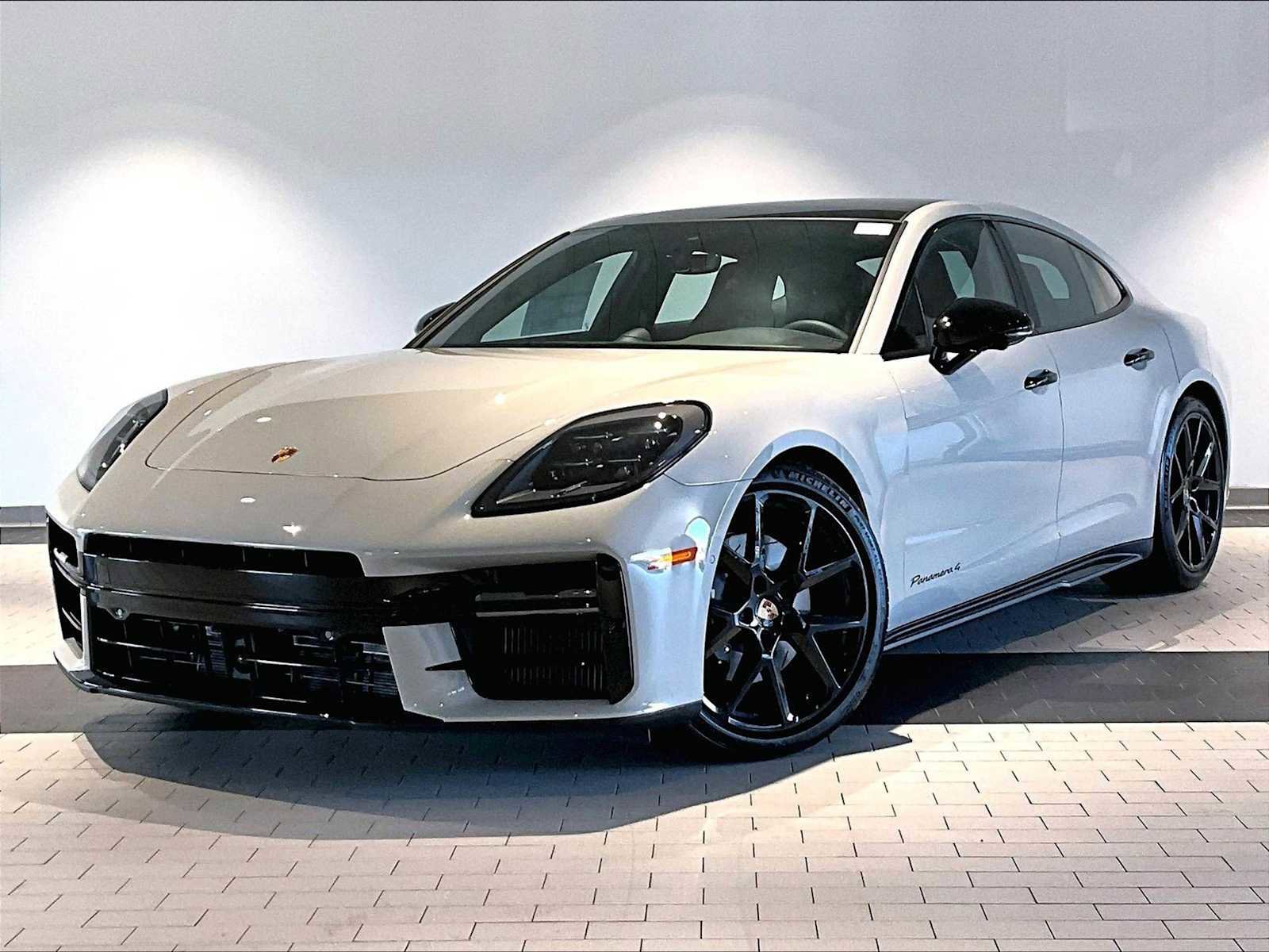 New 2025 Porsche Panamera 4 image 1