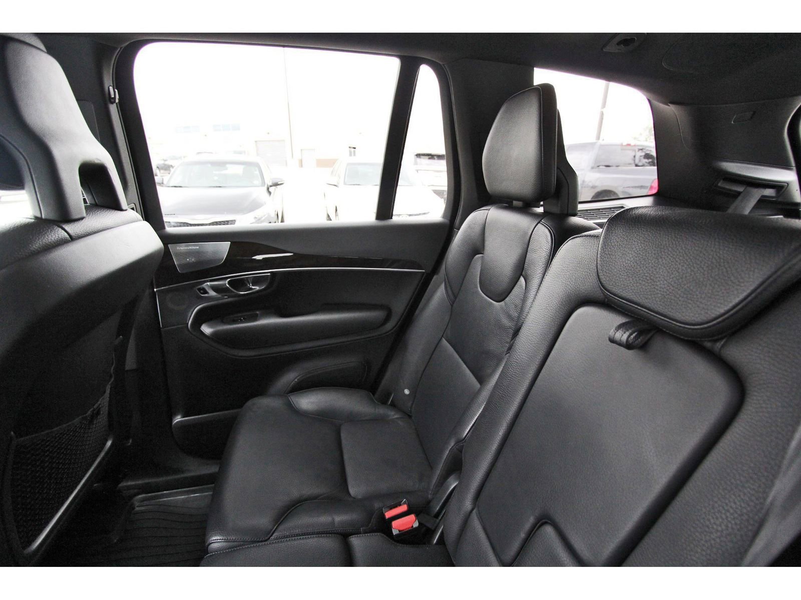 Used 2016 Volvo XC90 T6 Momentum w/ Momentum Plus Package AWD/4WD image 13