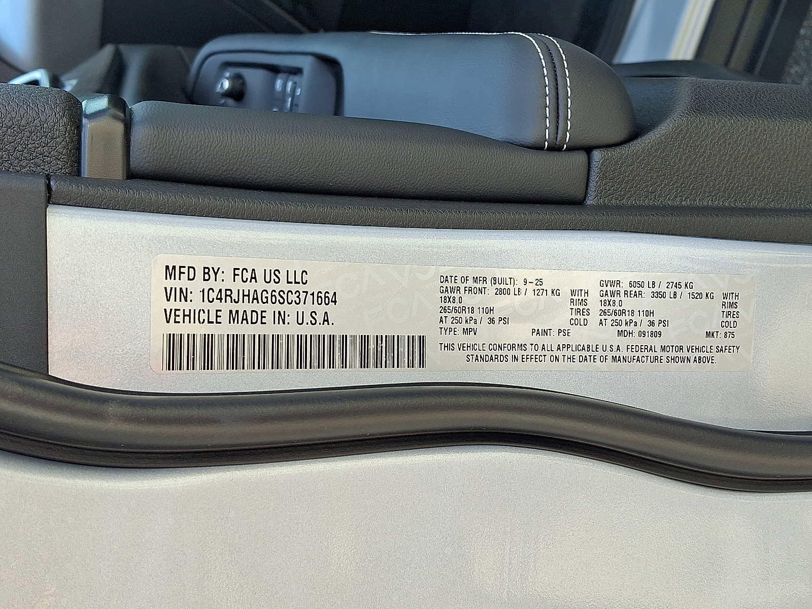 New 2025 Jeep Grand Cherokee Altitude image 17