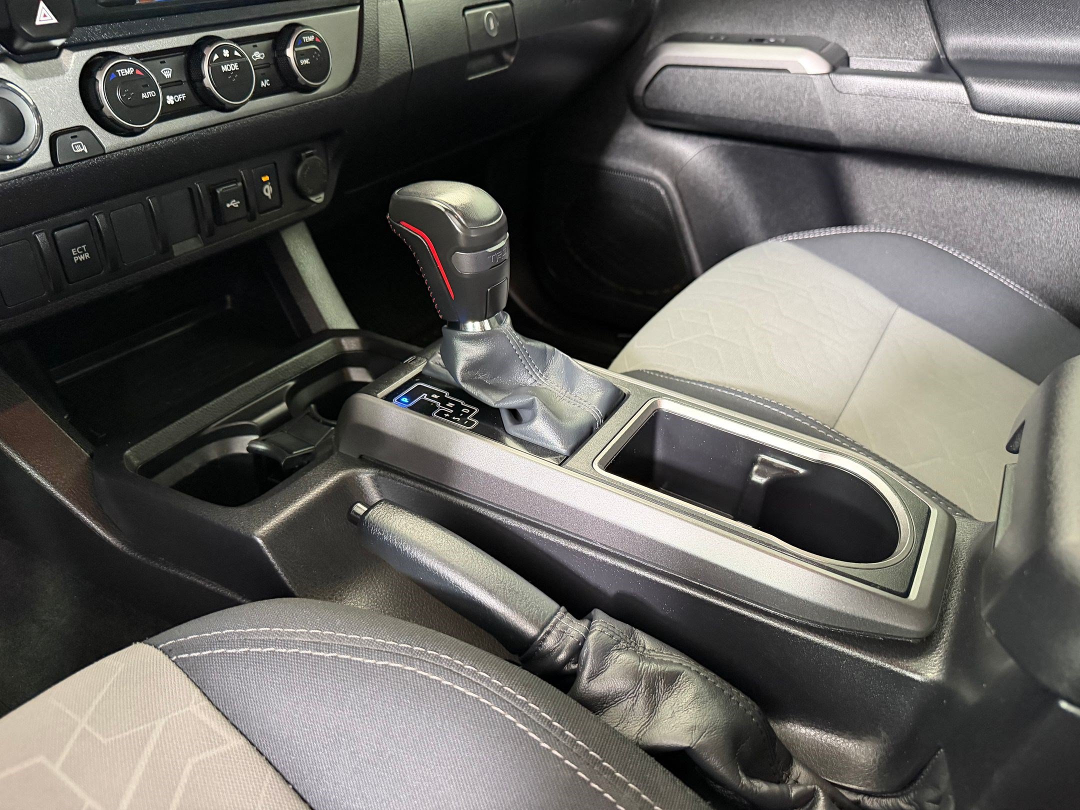 Used 2023 Toyota Tacoma TRD Sport w/ TRD Premium Sport Package AWD/4WD image 16