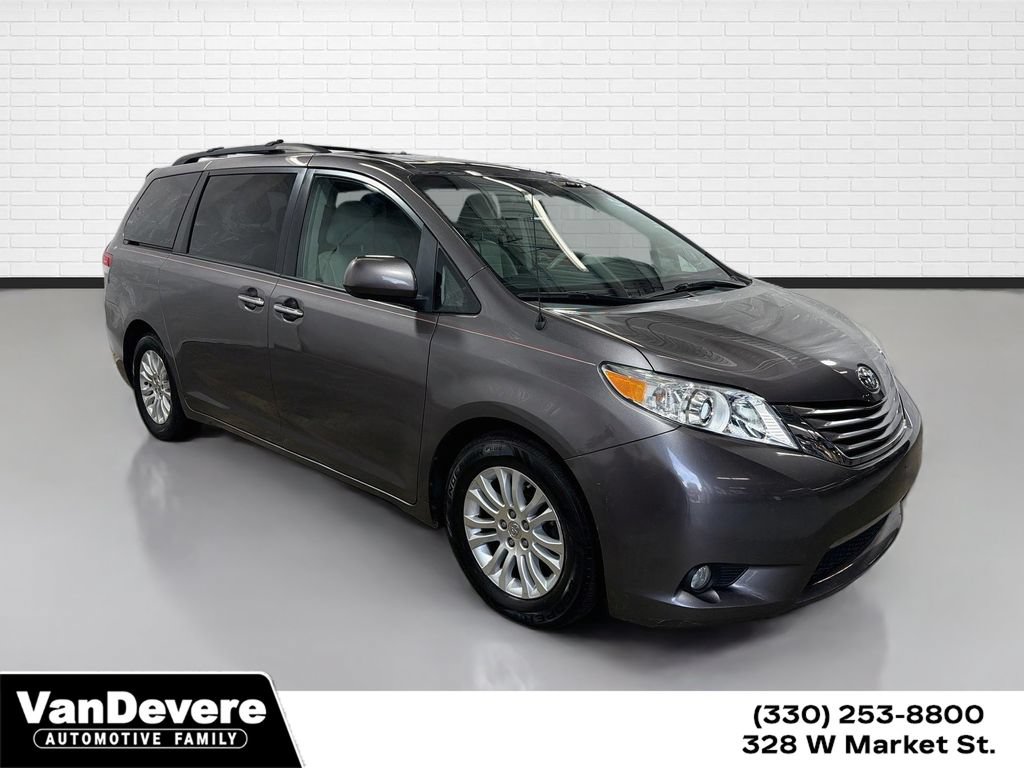 Used 2014 Toyota Sienna XLE FWD image 1