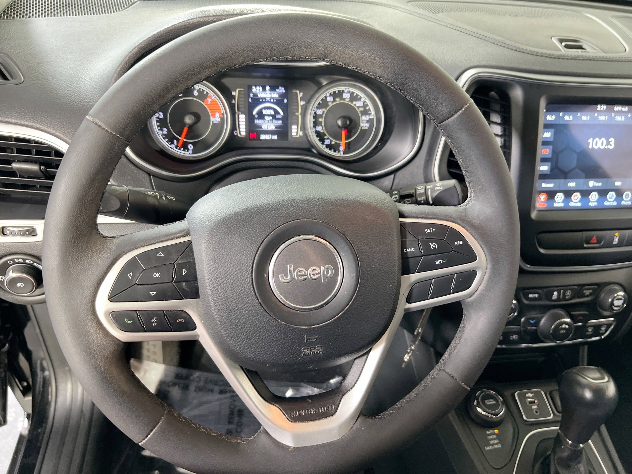 Used 2022 Jeep Cherokee Latitude w/ Sun & Sound Group image 11