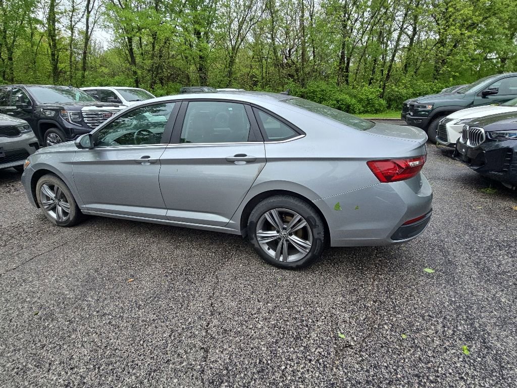 Used 2024 Volkswagen Jetta SE FWD image 4