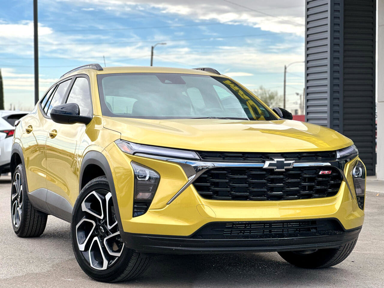 Used 2025 Chevrolet Trax RS w/ Driver Confidence Package image 2