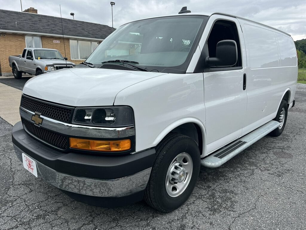 Used 2025 Chevrolet Express 2500 w/ Driver Convenience Package RWD image 7