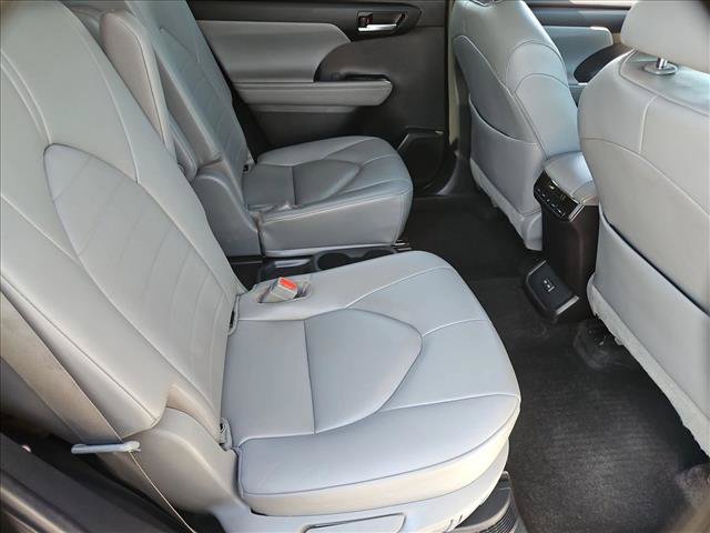 Used 2023 Toyota Highlander XLE AWD/4WD image 27