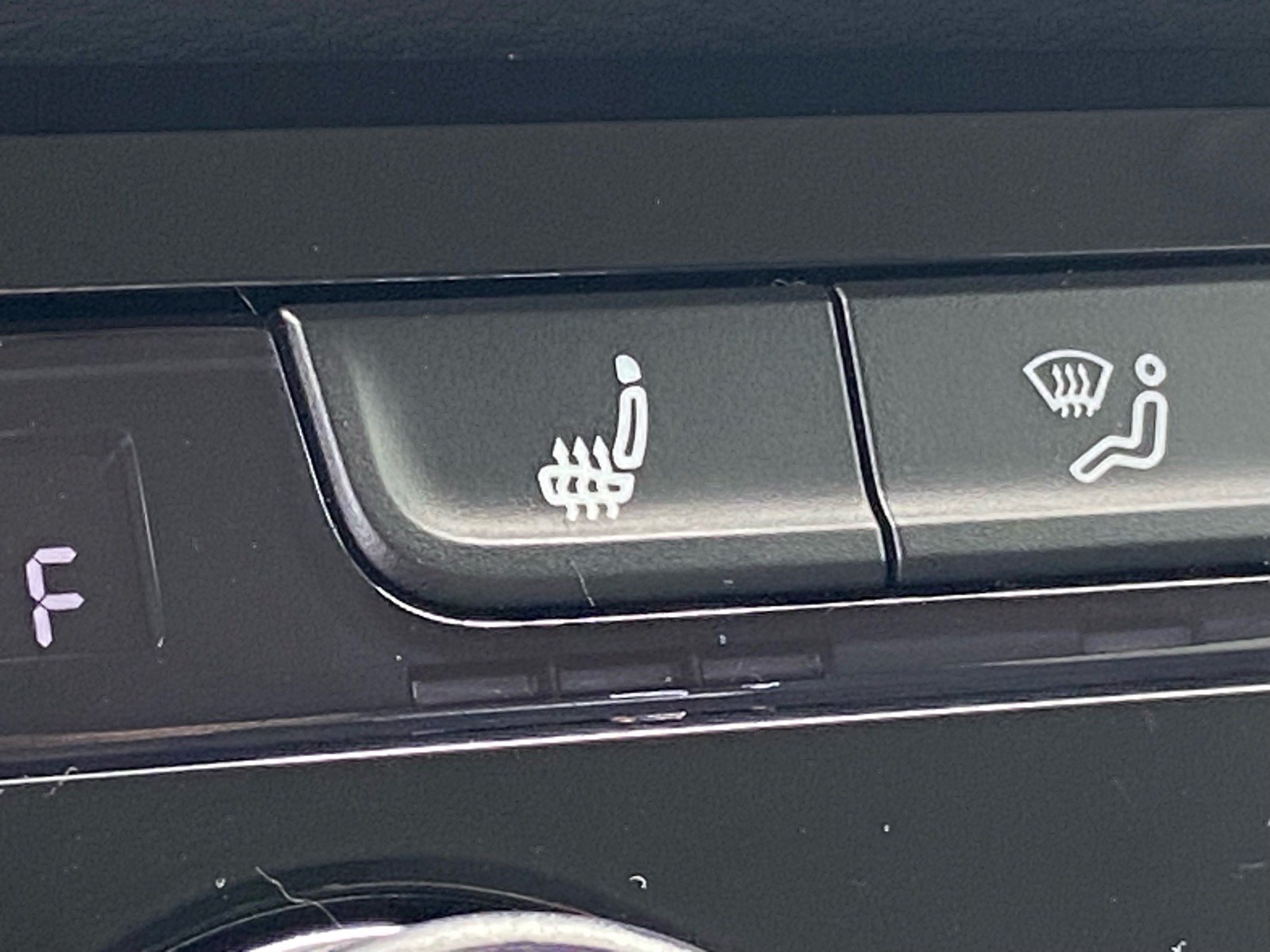 Certified 2024 Volkswagen Taos SE AWD/4WD image 17