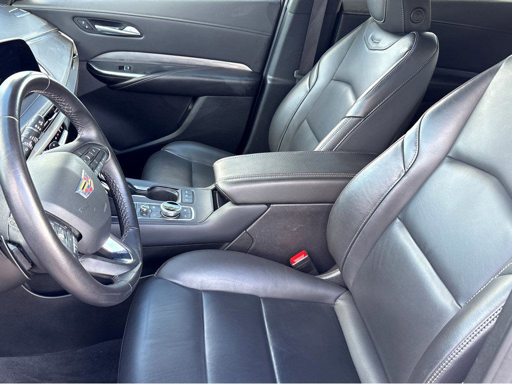 Used 2025 Cadillac XT4 Premium Luxury image 15