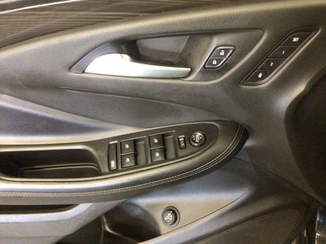 Used 2020 Buick Envision Essence AWD/4WD image 12