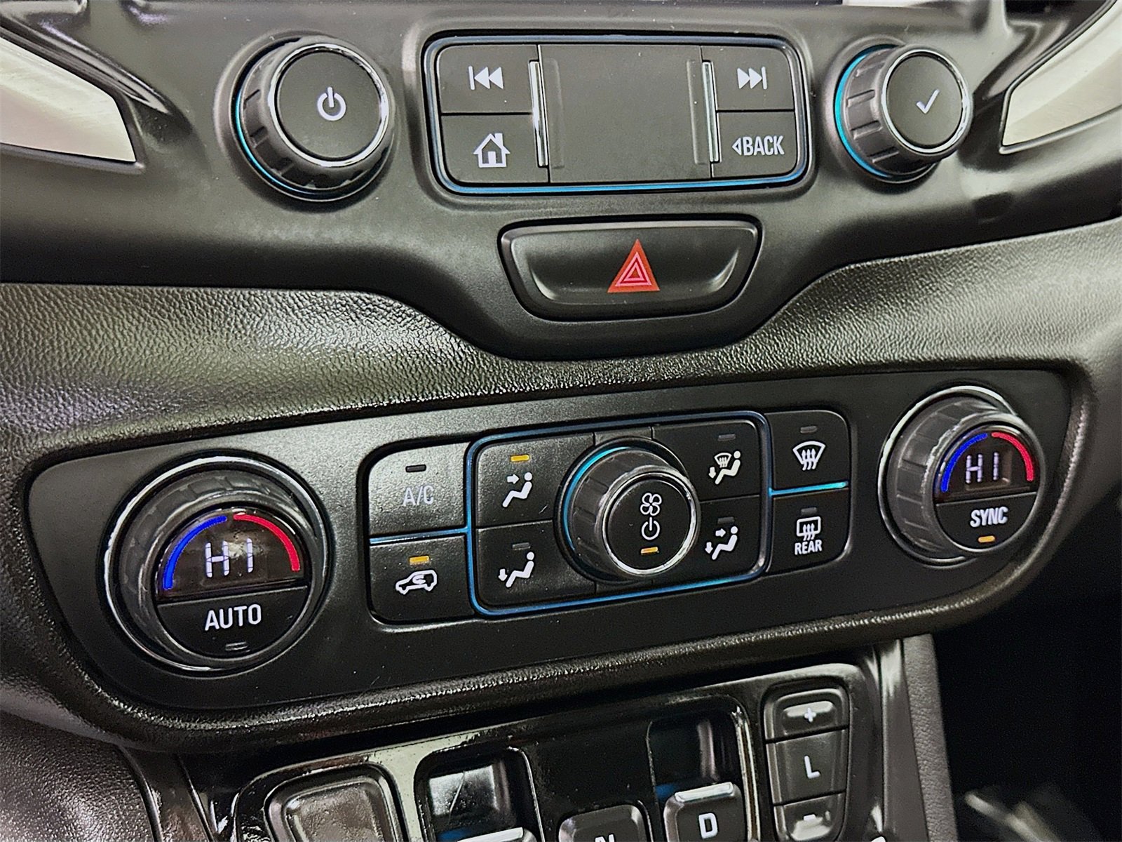 Used 2019 GMC Terrain SLT w/ Preferred Package image 16