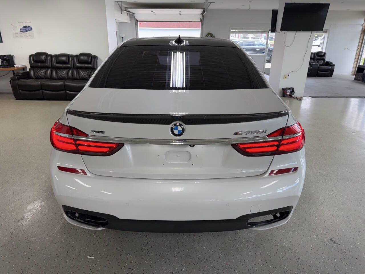 Used 2017 BMW 750i xDrive AWD/4WD image 10