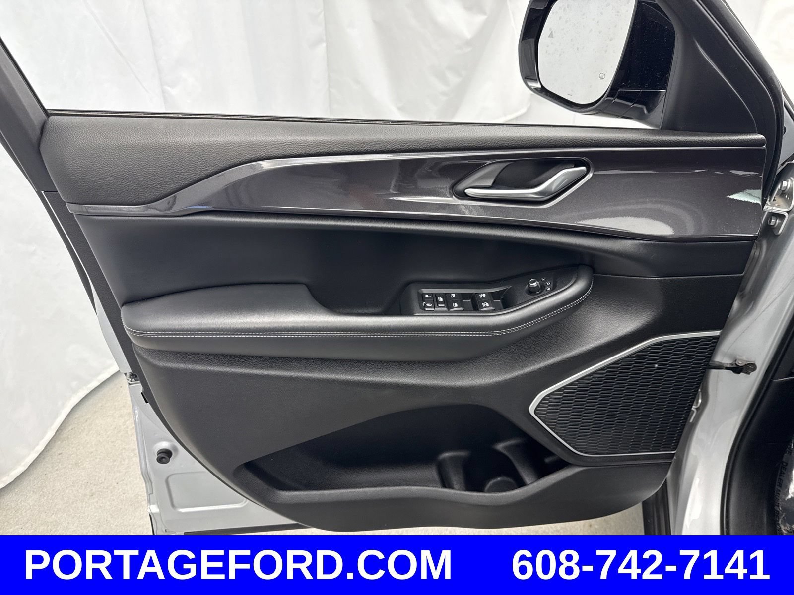 Used 2022 Jeep Grand Cherokee L Laredo AWD/4WD image 12