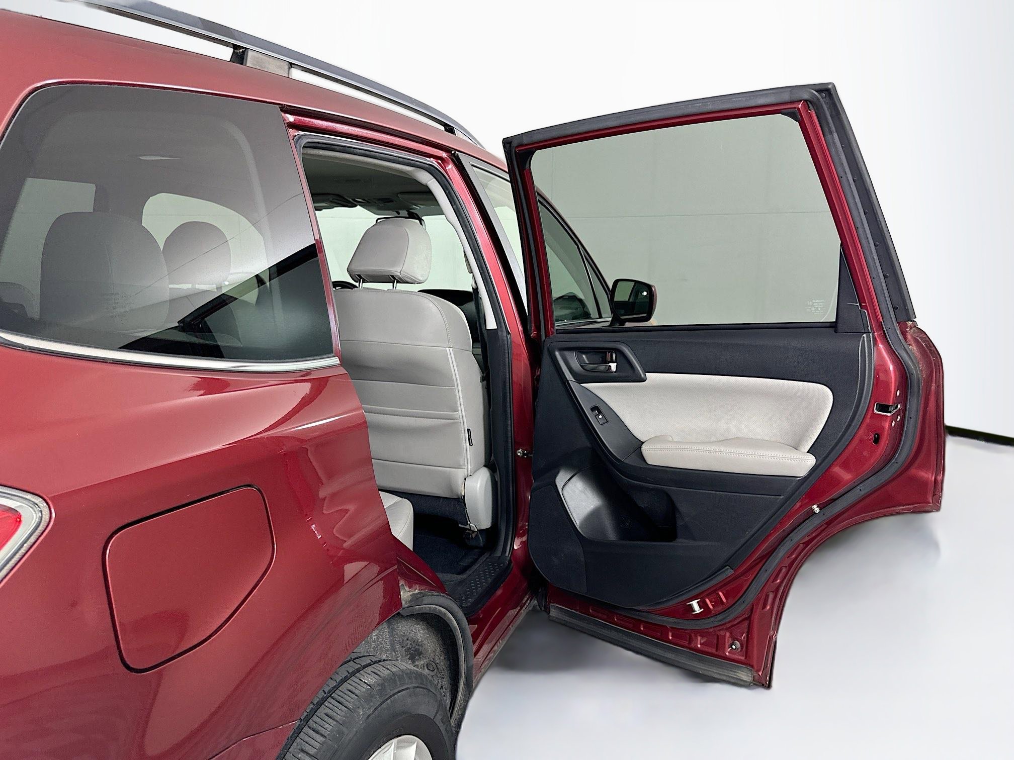 Used 2014 Subaru Forester 2.5i Limited AWD/4WD image 30