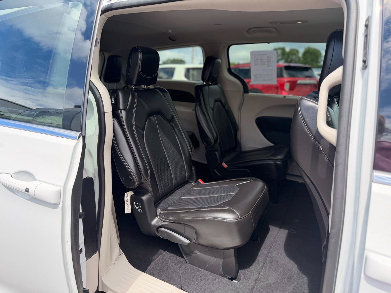 Used 2024 Chrysler Pacifica Touring-L FWD image 20