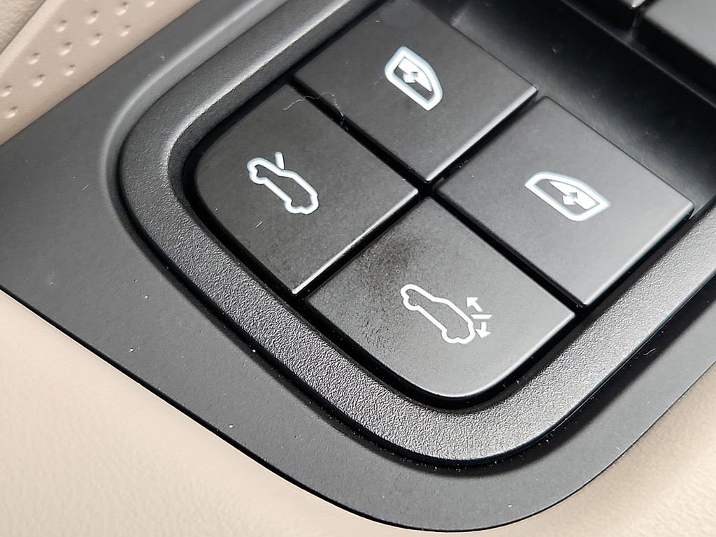 Used 2025 Porsche Macan 4S Electric image 24