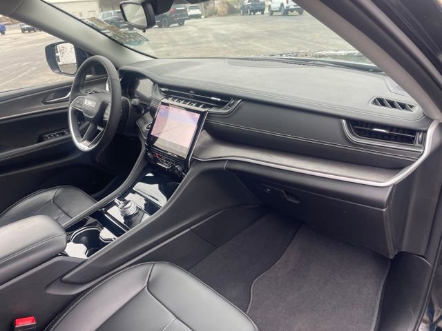 Used 2023 Jeep Grand Cherokee Limited w/ Black Appearance Package image 32