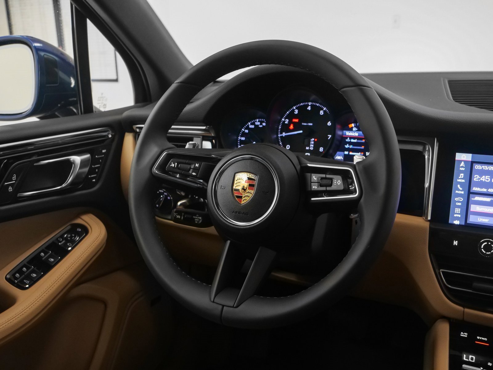 Used 2025 Porsche Macan image 26
