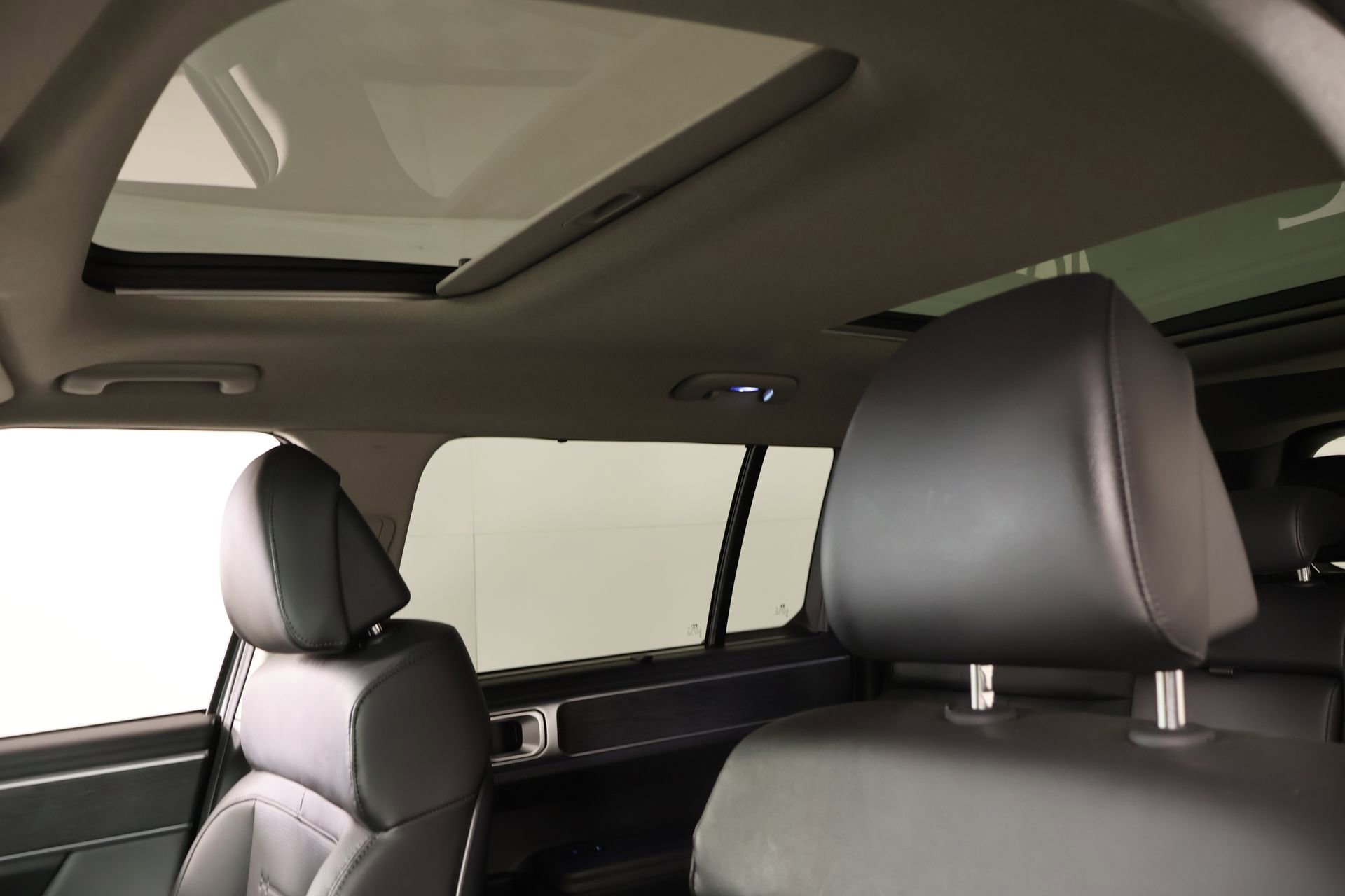 Certified 2025 Hyundai Santa Fe Limited image 17