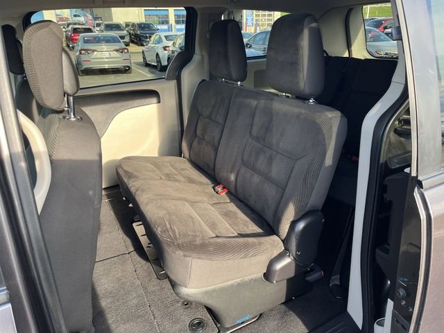 Used 2020 Dodge Grand Caravan SE w/ UConnect Hands-Free Group FWD image 24