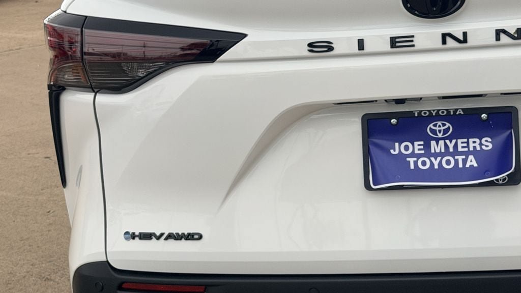 New 2026 Toyota Sienna XLE Woodland Edition AWD/4WD image 9