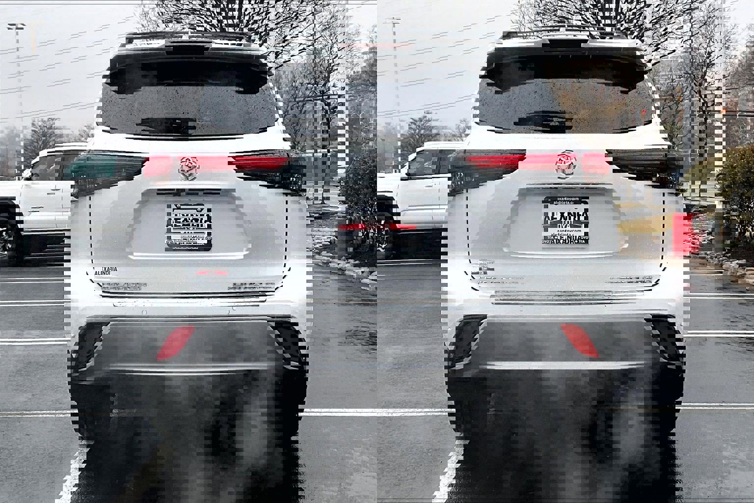 Used 2023 Toyota Highlander Platinum image 4