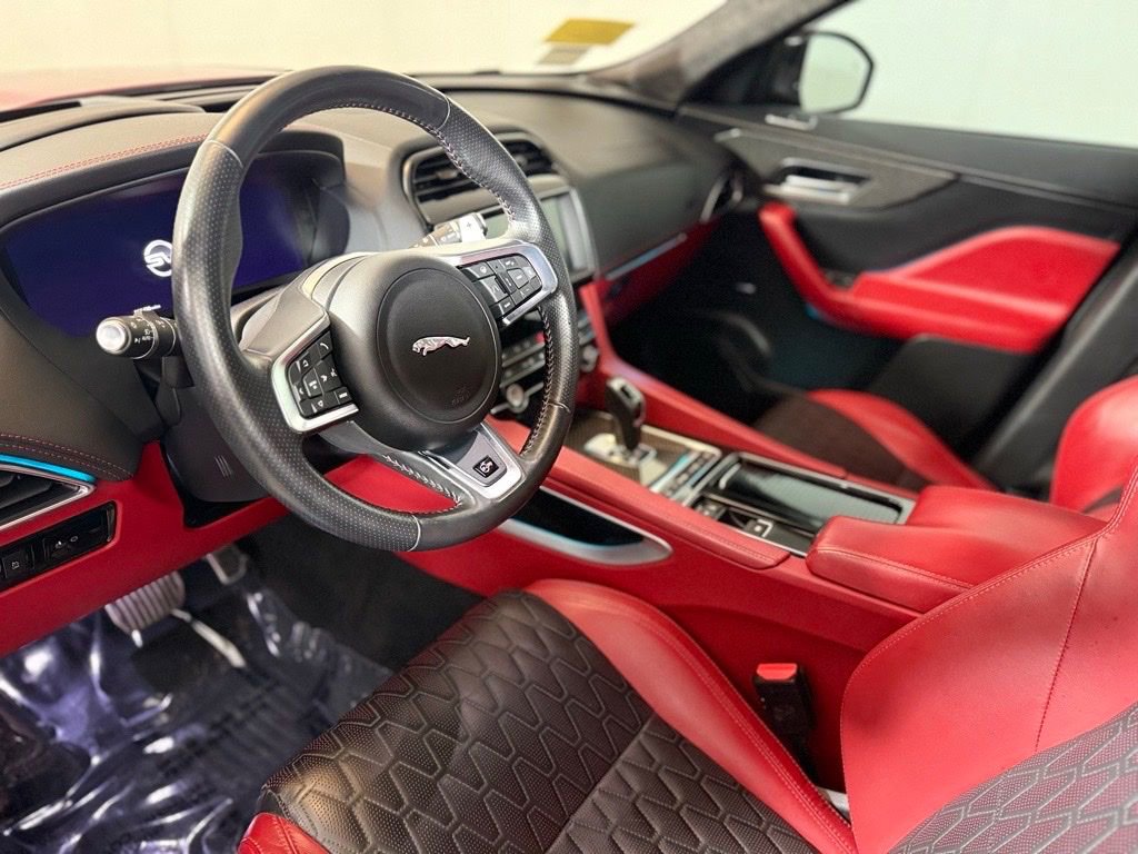 Used 2020 Jaguar F-PACE SVR AWD/4WD image 18