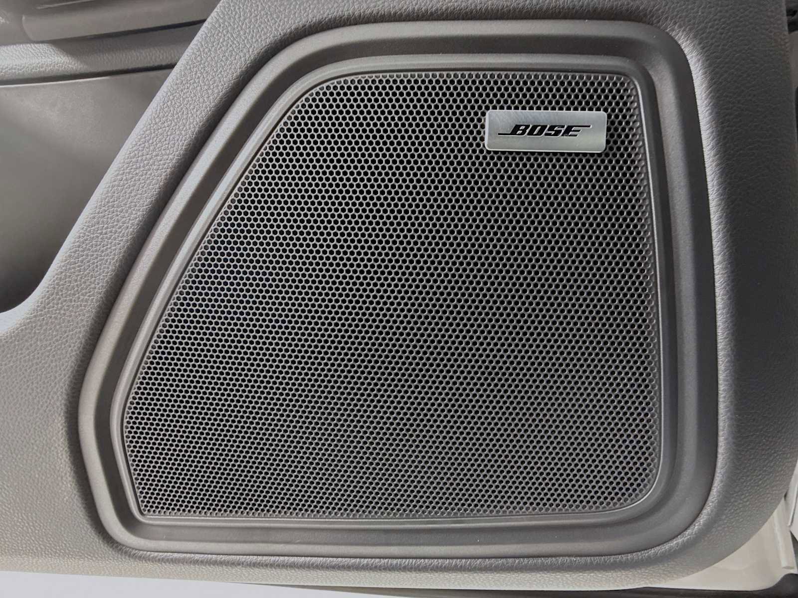 Certified 2025 Porsche Macan image 12