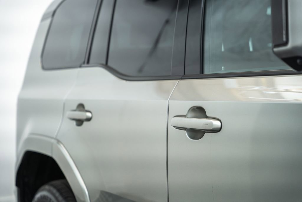 Used 2025 Lexus GX 550 w/ Cold Area Package image 18