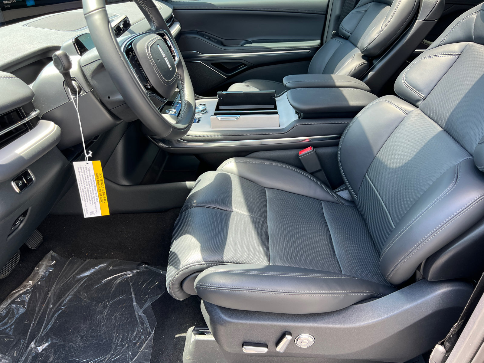 New 2026 Lincoln Navigator Reserve w/ Jet Appearance Package AWD/4WD image 22