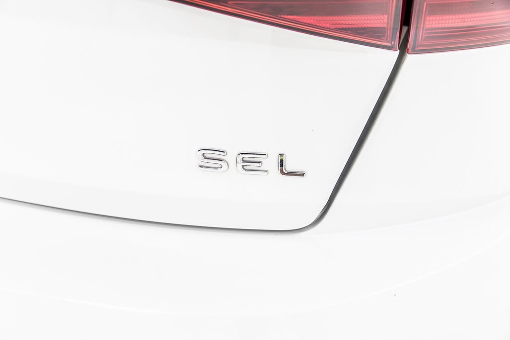 Used 2025 Volkswagen Jetta SEL FWD image 8