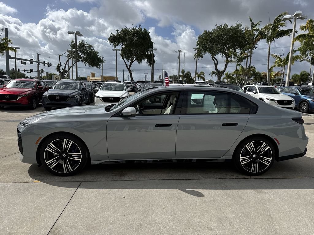 Used 2023 BMW 760i xDrive image 11