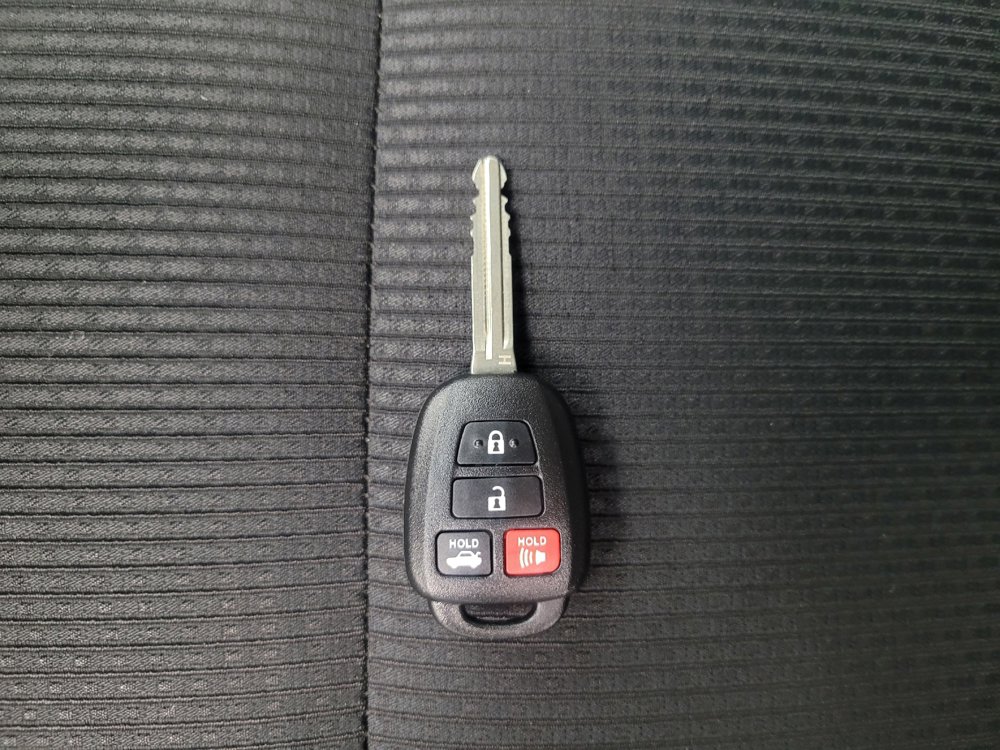 Used 2016 Toyota Camry SE FWD image 32