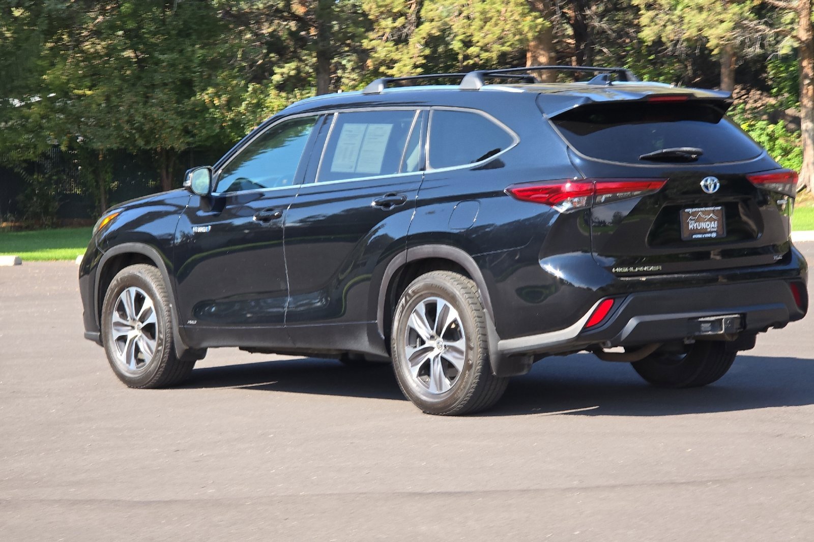 Used 2020 Toyota Highlander XLE image 6