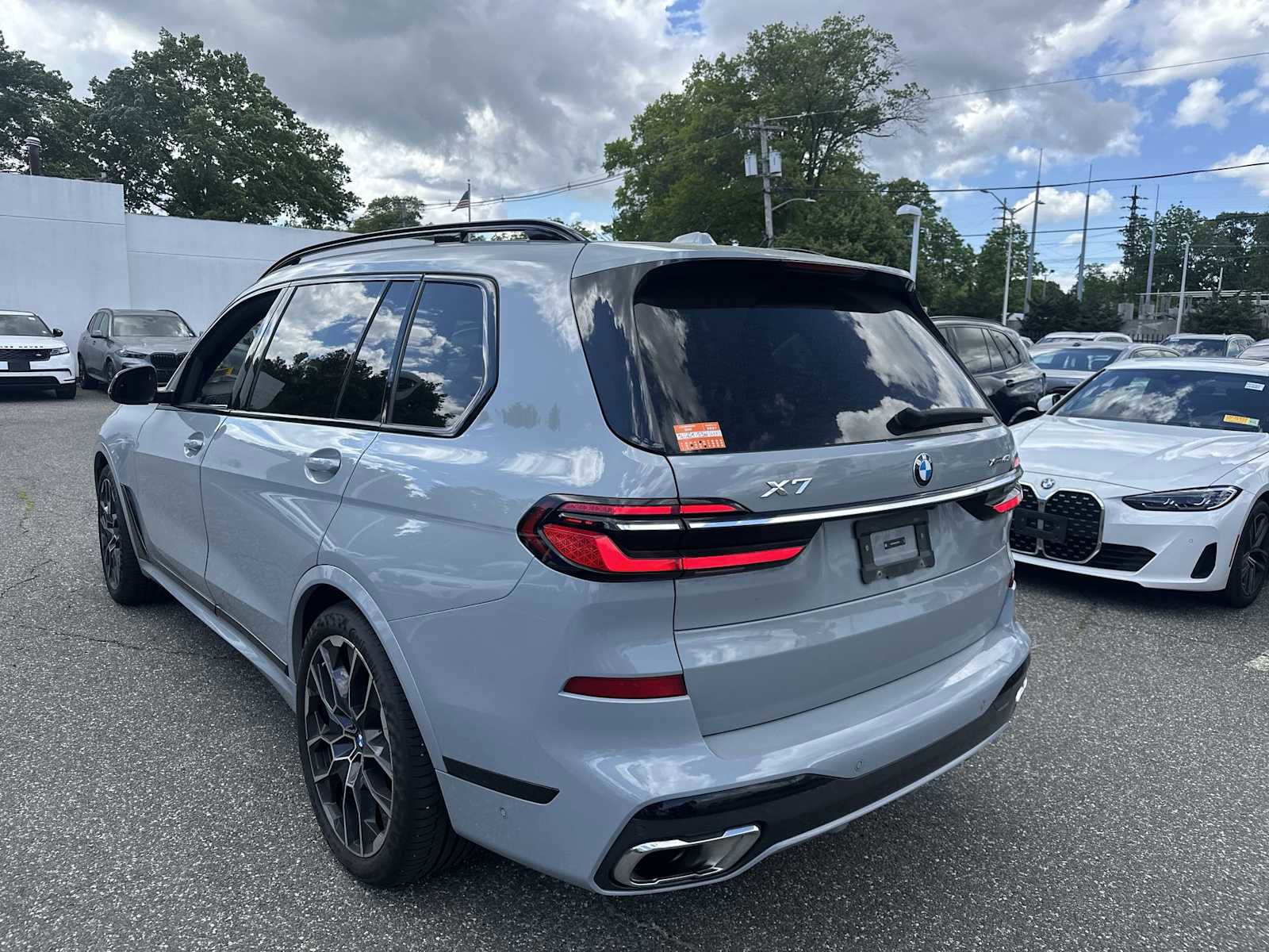 Used 2024 BMW X7 xDrive40i w/ M Sport Package AWD/4WD image 5