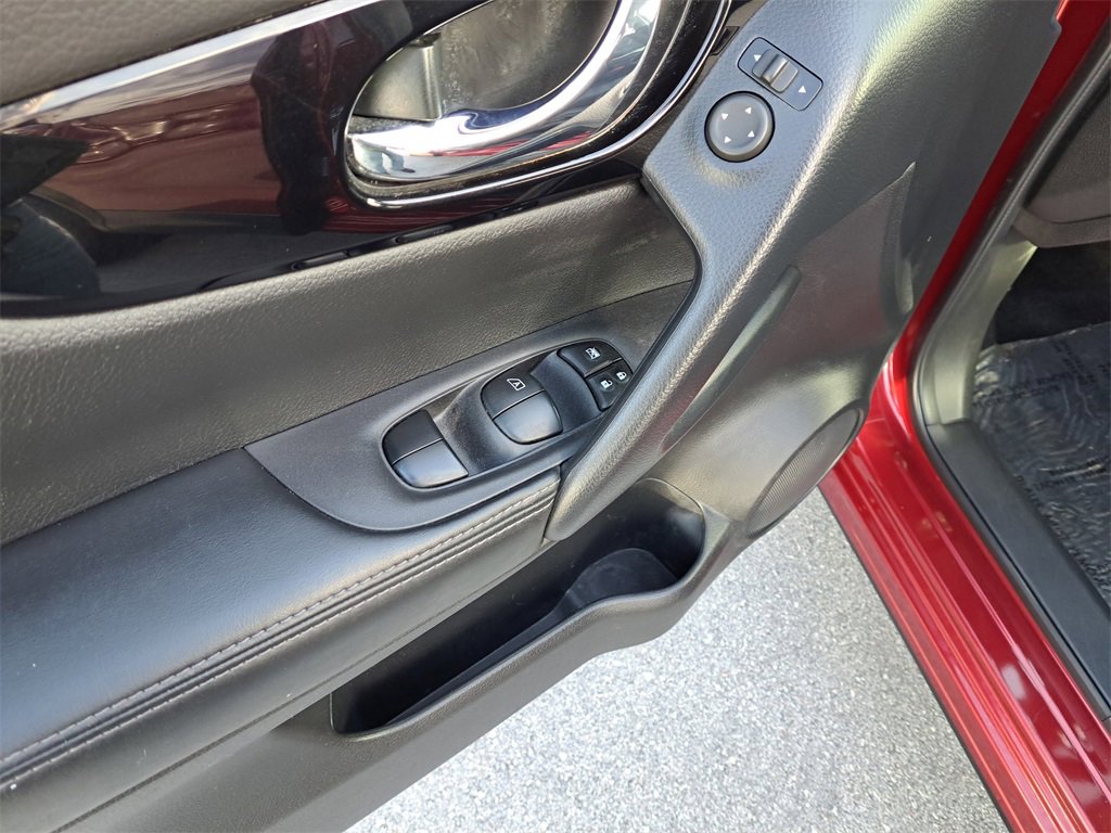 Certified 2022 Nissan Rogue Sport SV image 16