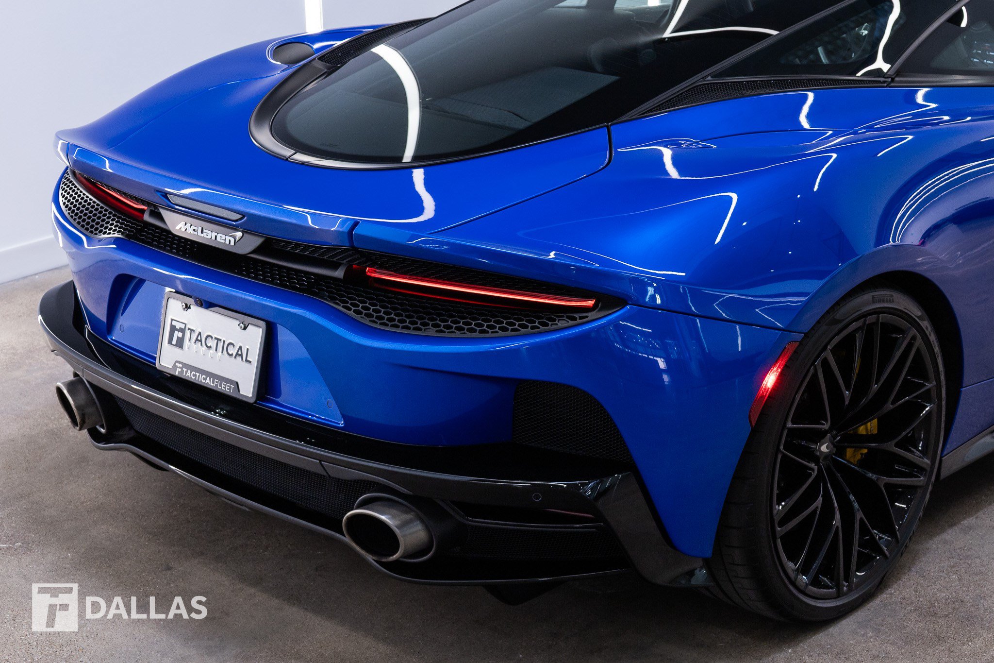 Used 2023 McLaren GT RWD image 15