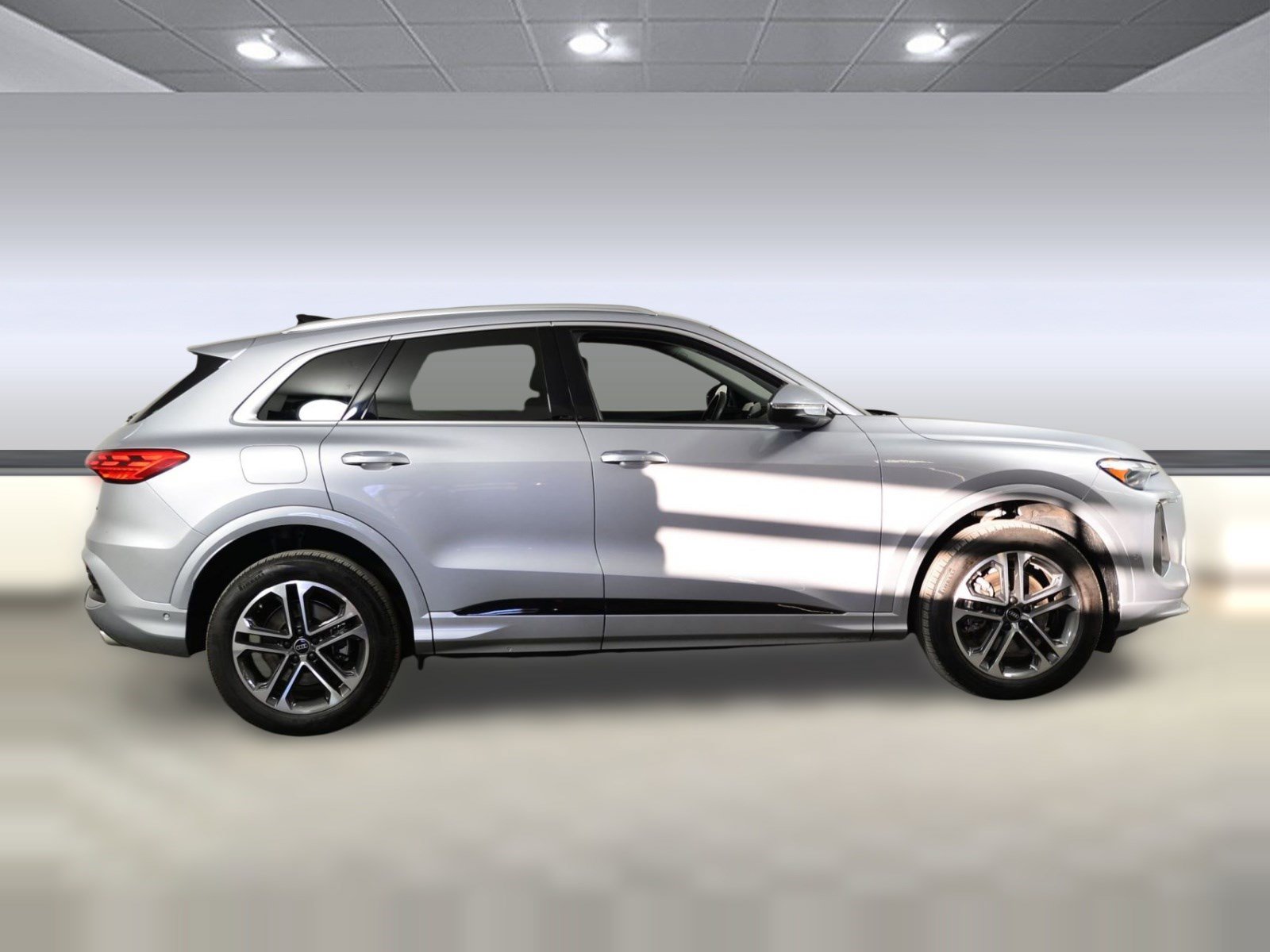 Used 2025 Audi Q5 Premium w/ Convenience Package AWD/4WD image 7