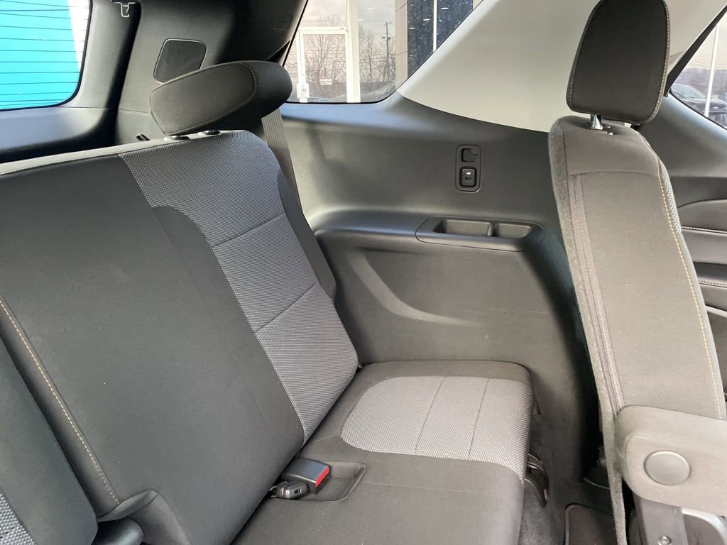 Used 2021 Chevrolet Traverse LT image 37