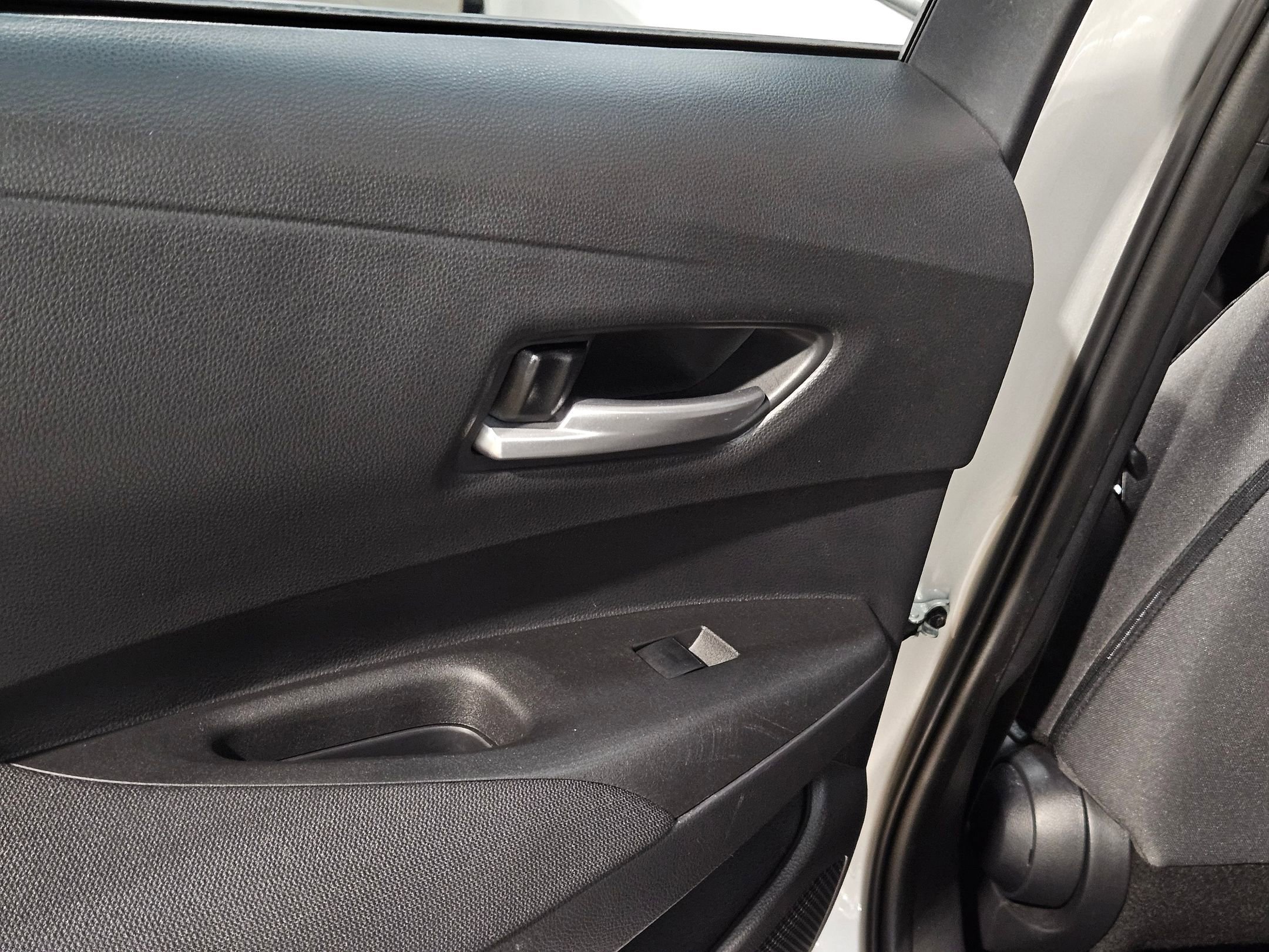 Used 2021 Toyota Corolla LE image 33