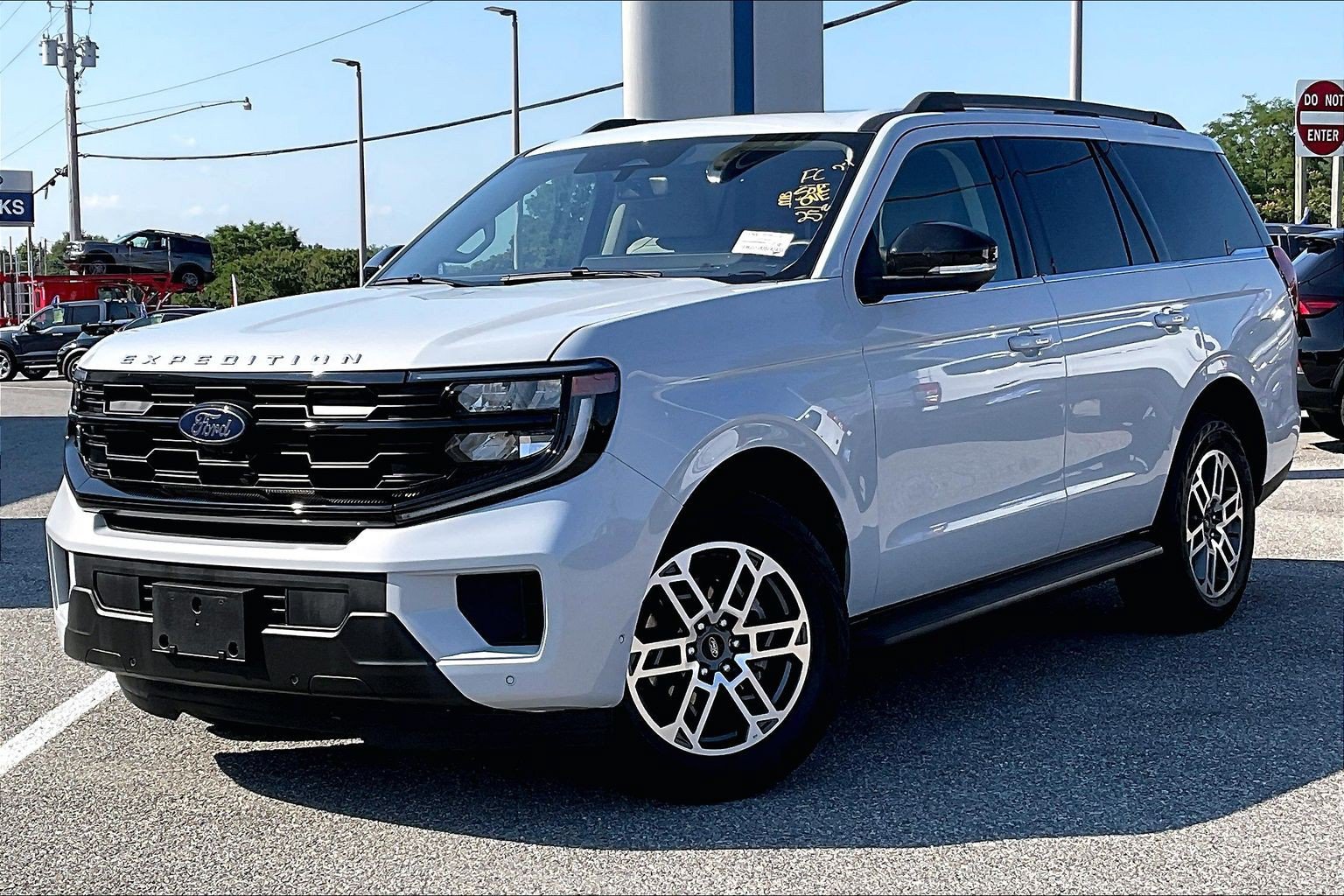 Used 2025 Ford Expedition Active AWD/4WD image 3