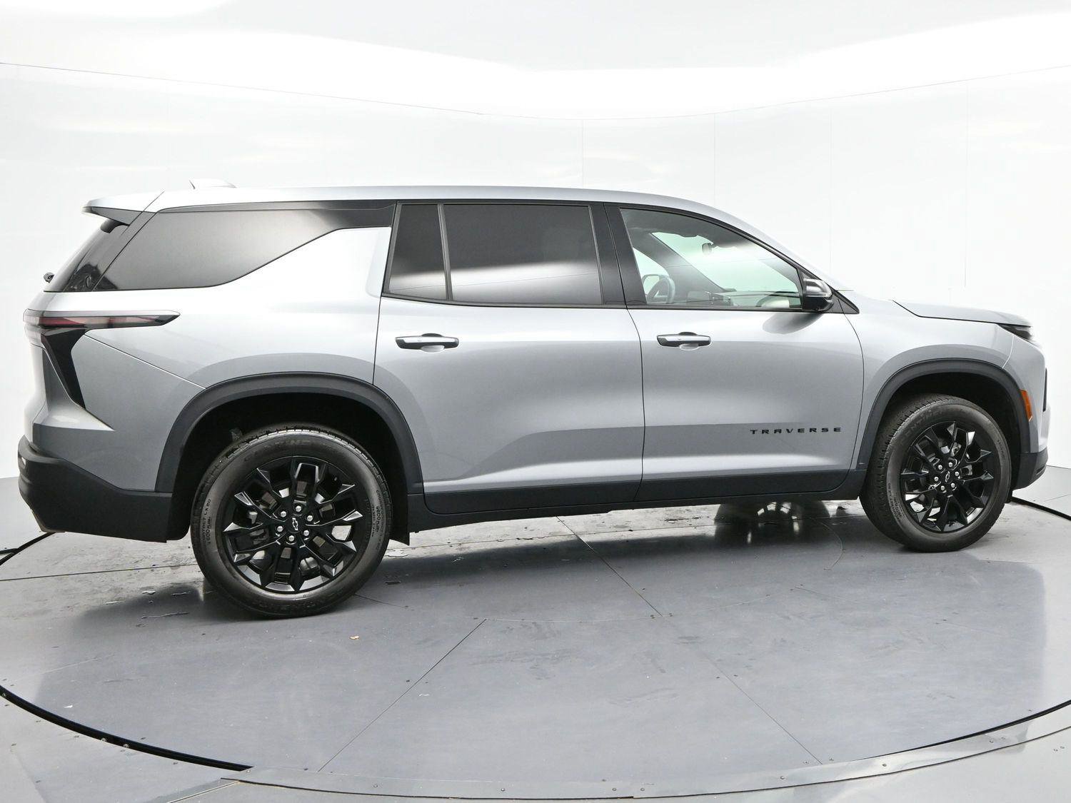 Used 2024 Chevrolet Traverse LS w/ Midnight/Sport Edition FWD image 8