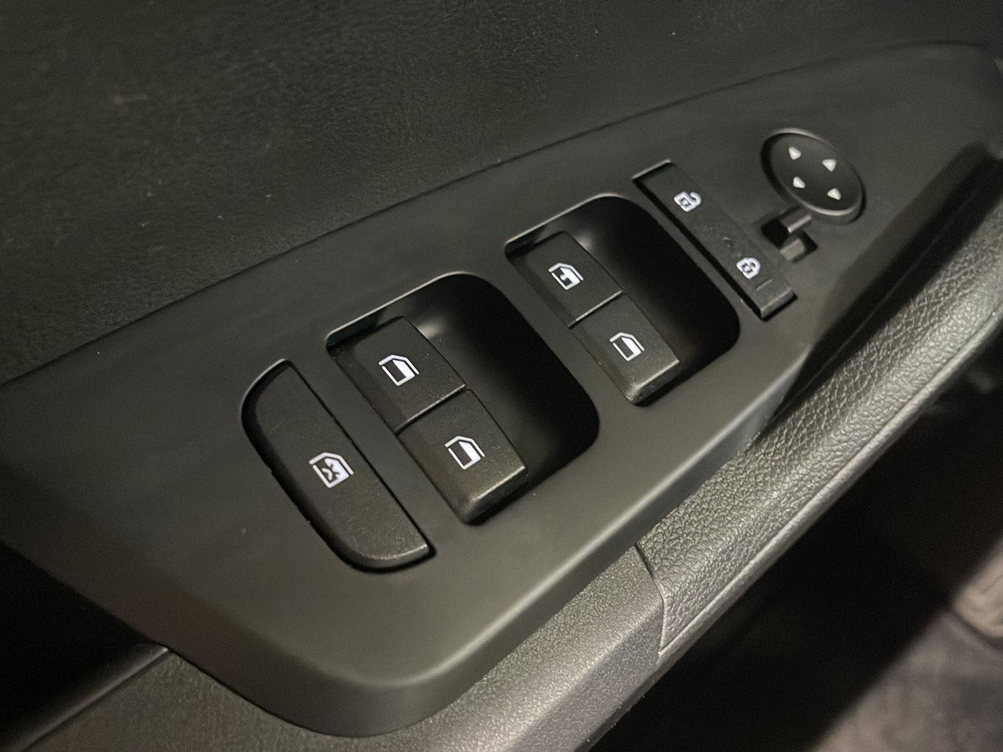 Used 2025 Kia Sportage LX AWD/4WD image 13