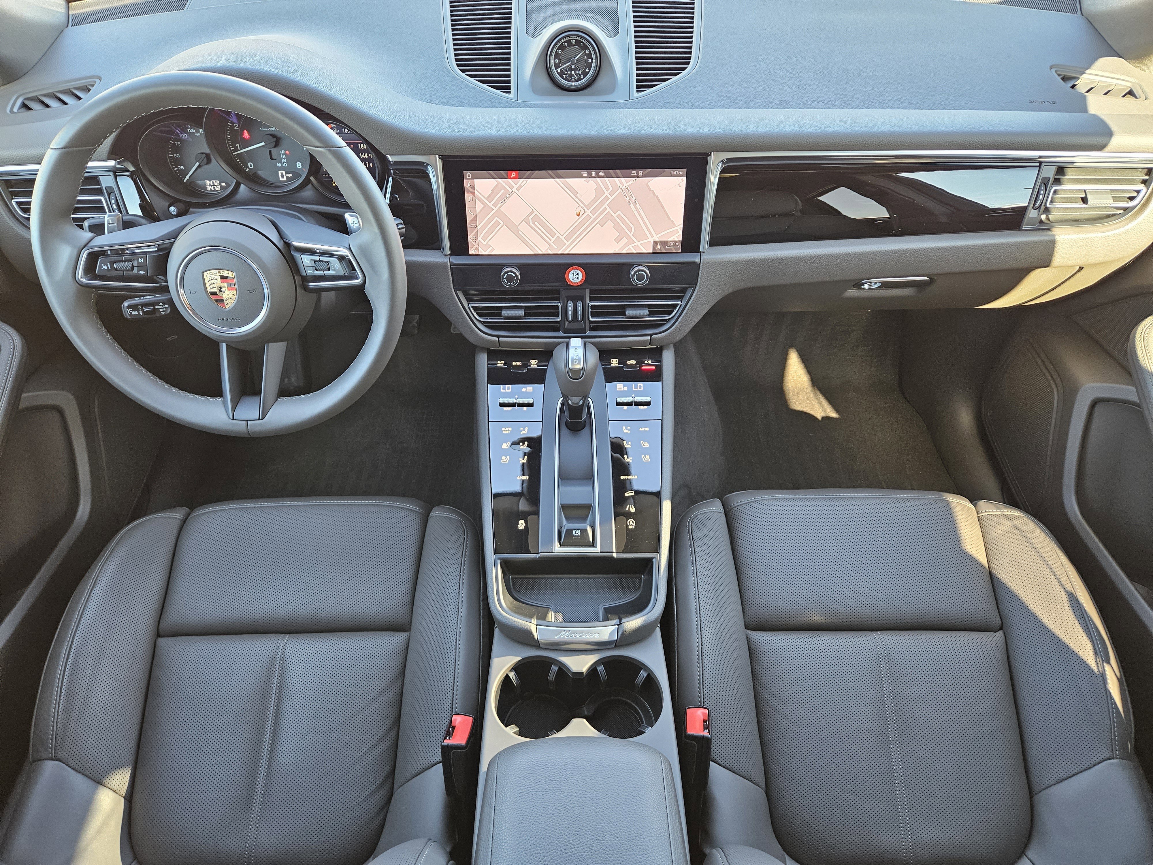 Certified 2025 Porsche Macan image 24