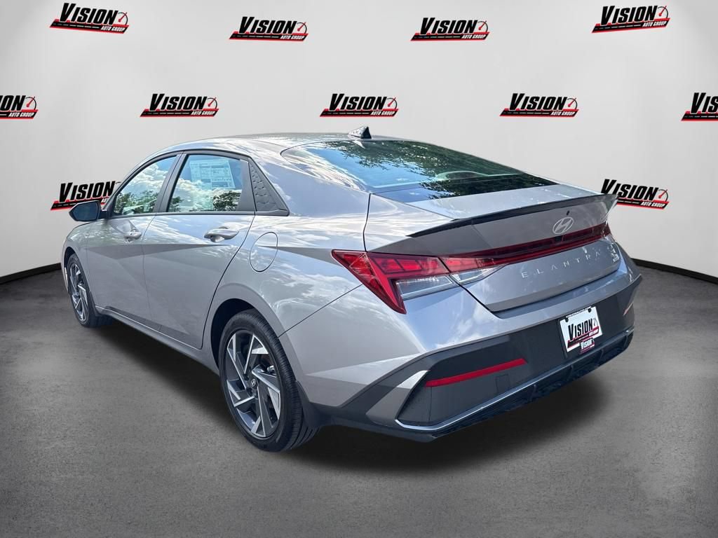 New 2025 Hyundai Elantra SEL FWD image 7