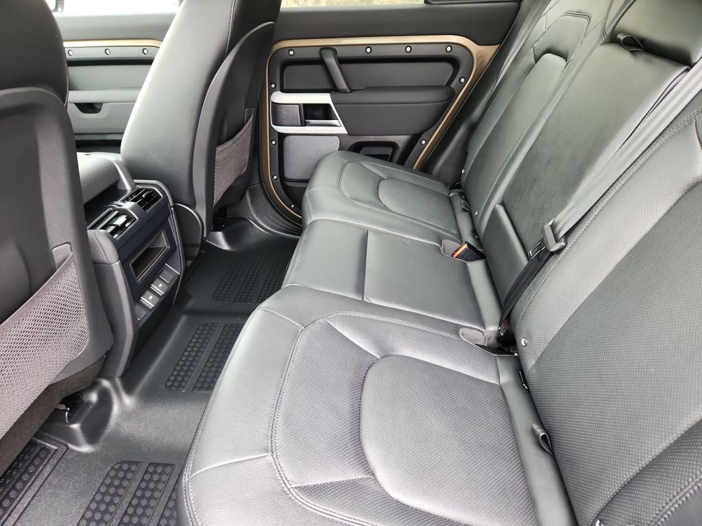 Used 2023 Land Rover Defender 110 S image 5