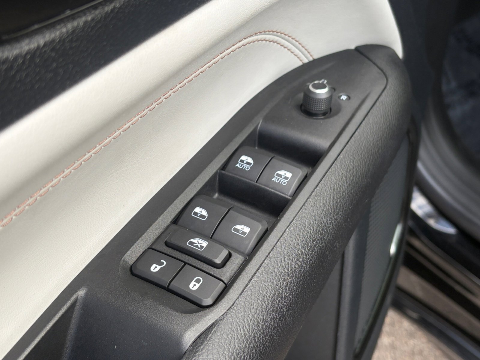 Used 2022 Jeep Compass Limited w/ Elite Group AWD/4WD image 16