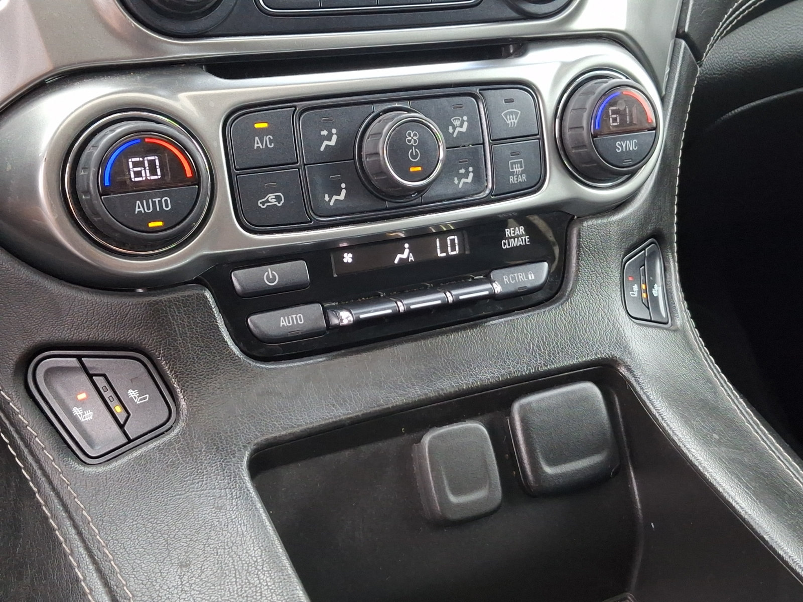 Used 2018 Chevrolet Suburban LT AWD/4WD image 17