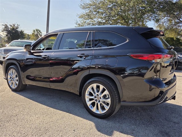 Used 2022 Toyota Highlander Limited image 5
